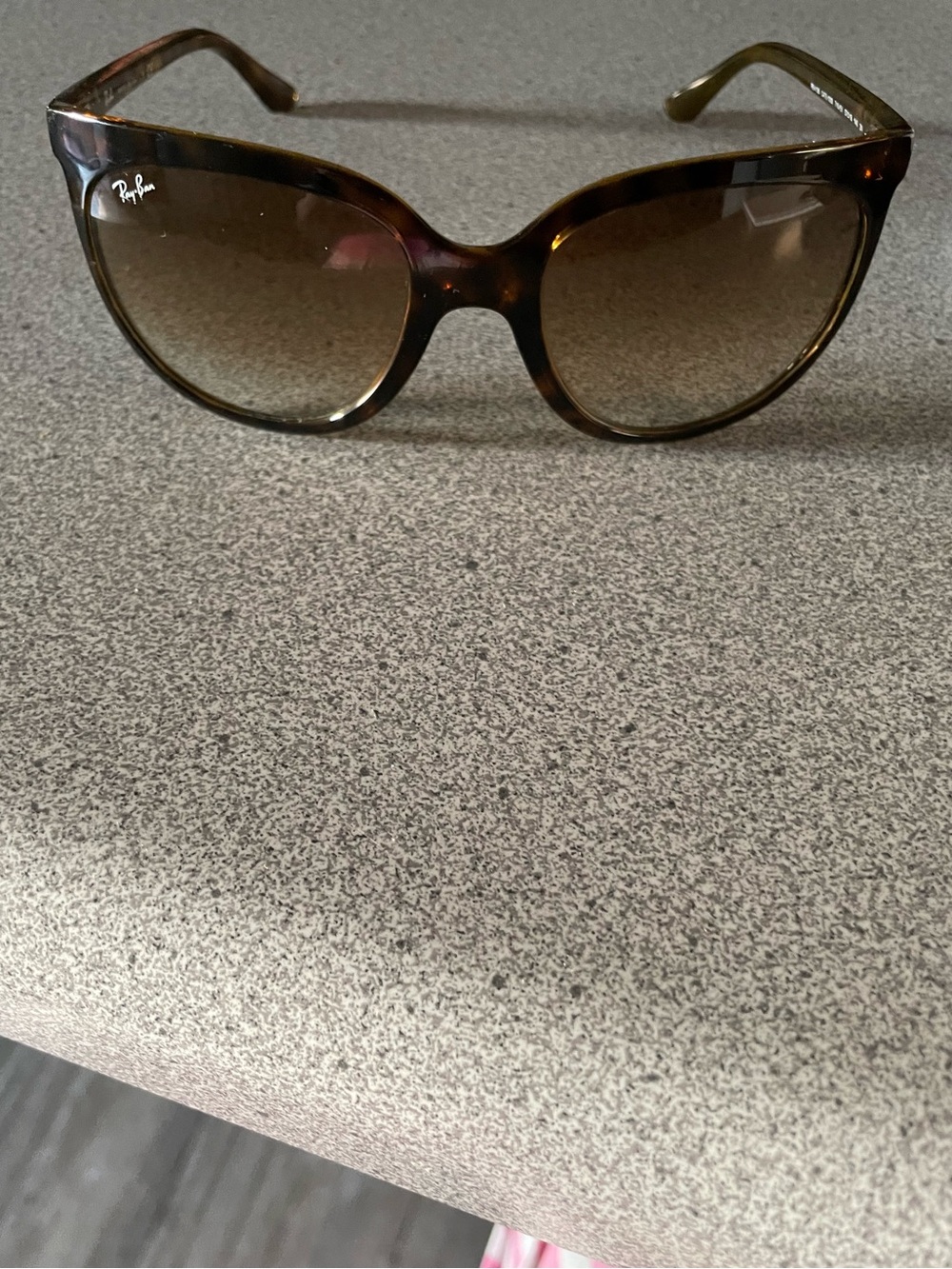Ray-Ban Women's Tortoiseshell Frame with Brown Gradient Lenses